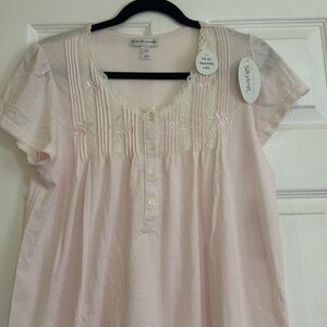 Vtg Miss Elaine nightgown robe size Medium.